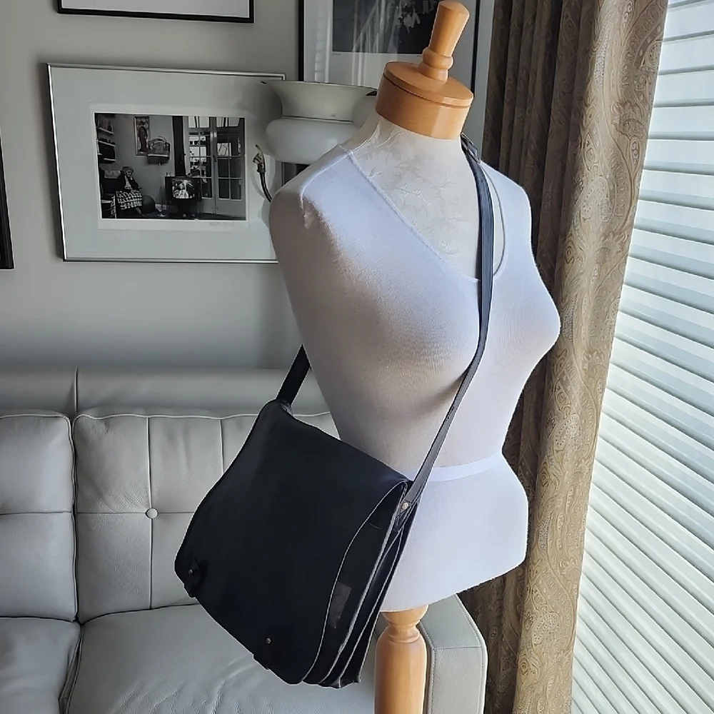 Vintage Unbranded Good Condition Black Leather Shoulder Messenger Bag, $49